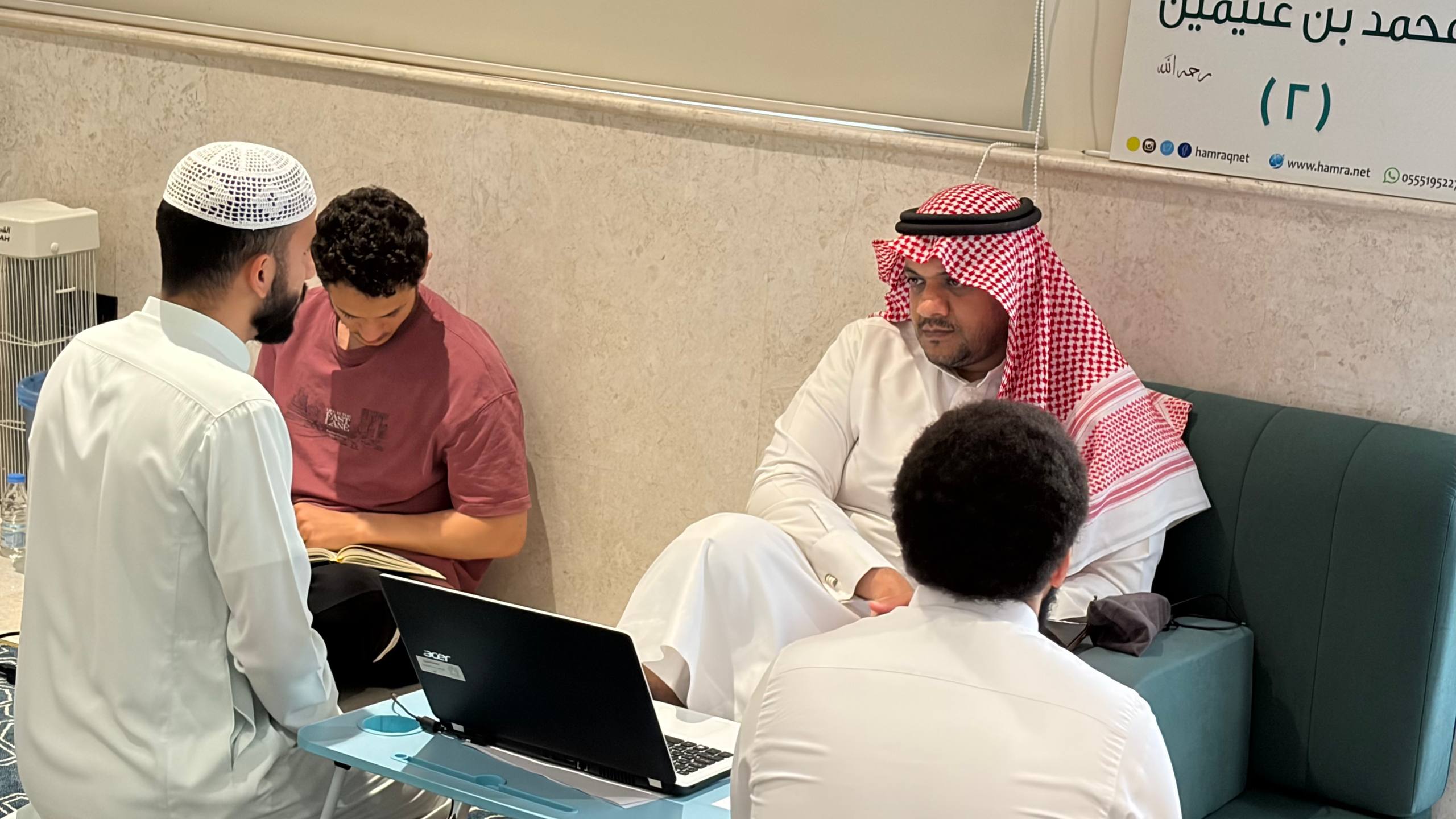معلم وطلابه